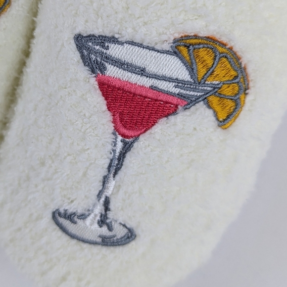 Cosmopolitan Slippers Sherpa Embroidered Memory Foam Slip On Ivory M (7/8) NWT - Picture 3 of 12